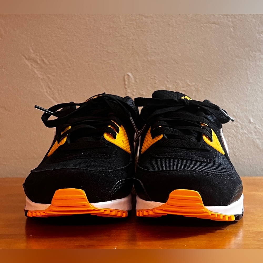 Nike AirMax 90 Black and Gold Athletic Shoes Men’s Size 9.5, Women's Size 8 - Picture 6 of 14